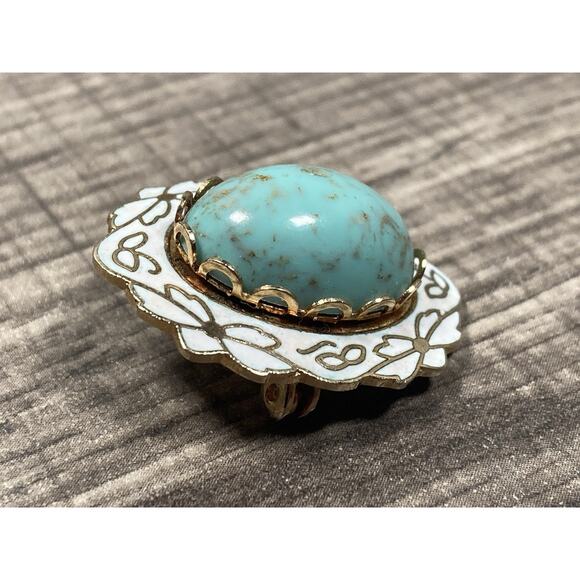 Vintage Faux Turquoise Stone Pin Brooch Gold Tone Scalloped White Enamel - Picture 5 of 9